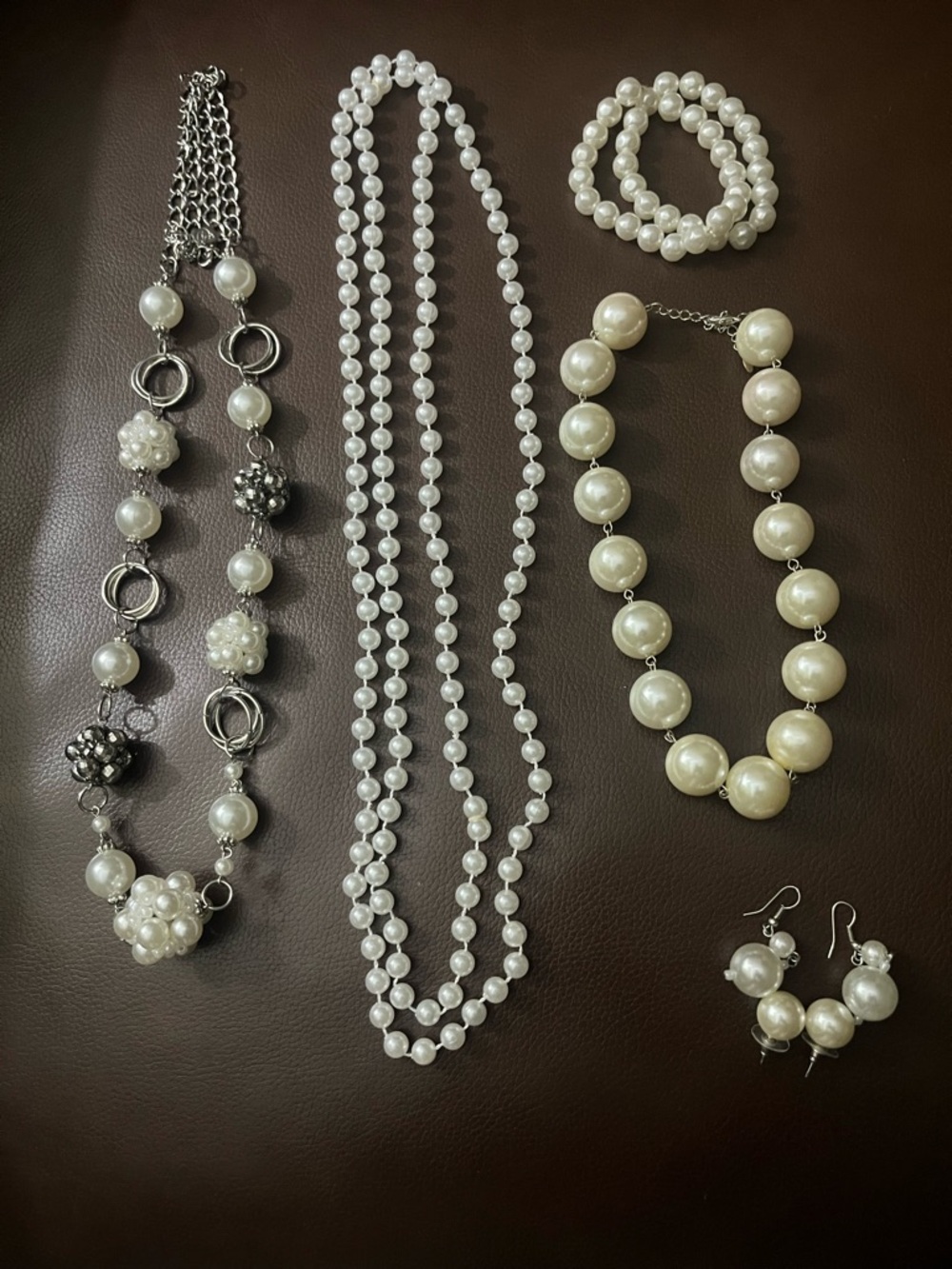 Classic Pearl Necklace and Earring Set in White